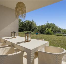 Luxury 4-Bedroom Villa with generous sized Infinity Pool near Buje, Istria. Sleeps 8